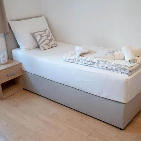 לינה וארוחת בוקר Pansion Ana