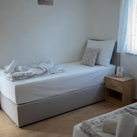 Pansion Ana krevet i doručak 3*