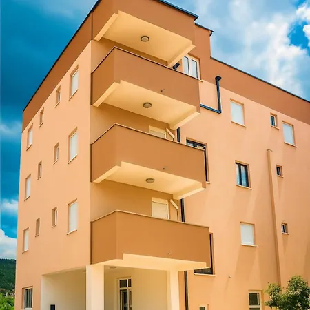 לינה וארוחת בוקר Pansion Ana