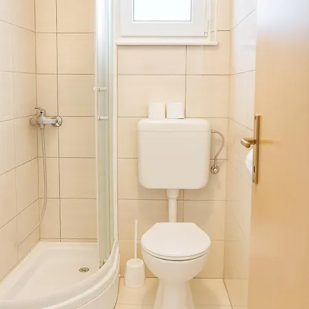 Pansion Ana לינה וארוחת בוקר