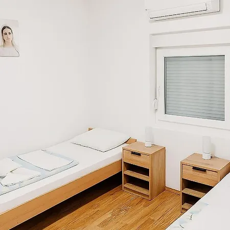 Pansion Ana לינה וארוחת בוקר 3*