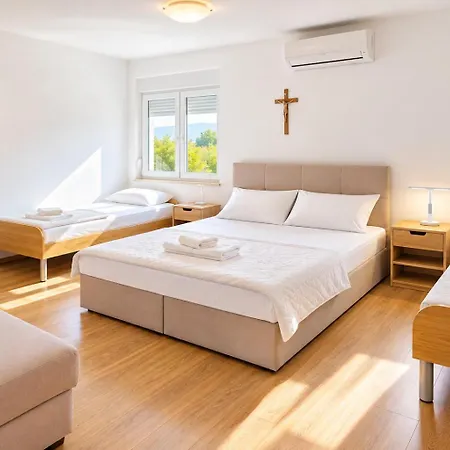 Pansion Ana Bed and breakfast 3*